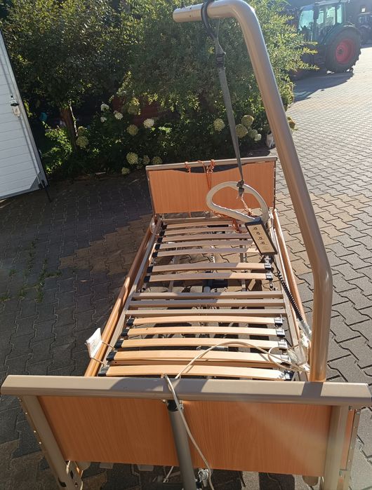 Łóżko rehabilitacyjne elektryczne z materacem przeciwodleżynowym