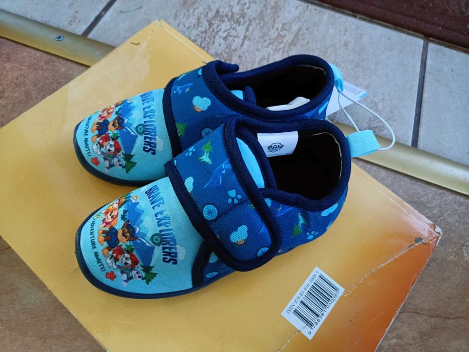 Nowe buciki dla chłopczyka