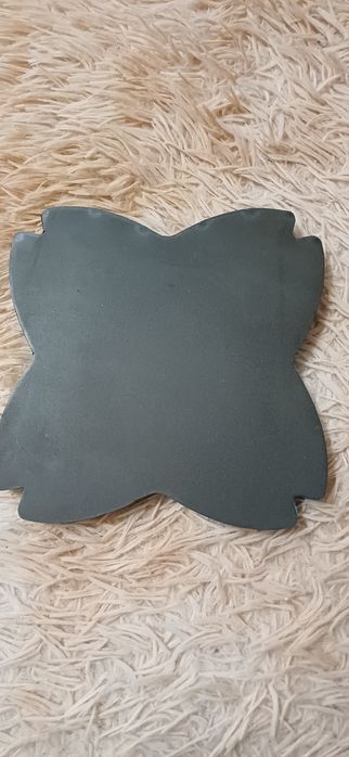 Подушка для коленей, которая используется для занятий йогой, пилатесом