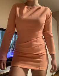 Brzoskwiniowa pikowana sukienka