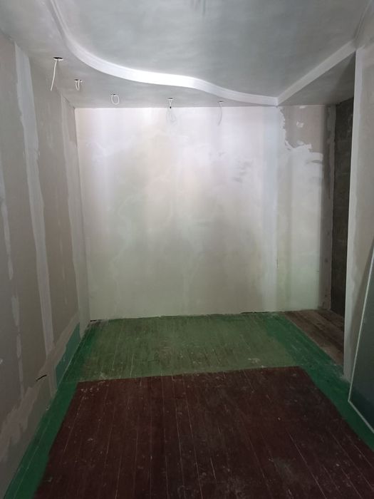 Продам 2-кімнатну квартиру на землі (вул. Кам'яномостівська)