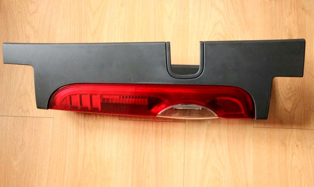 Lampa tylna prawa Opel Vivaro 2006 do 2014