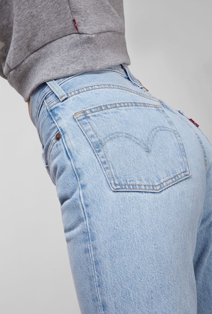 Продам світло блакитні джинси Levis