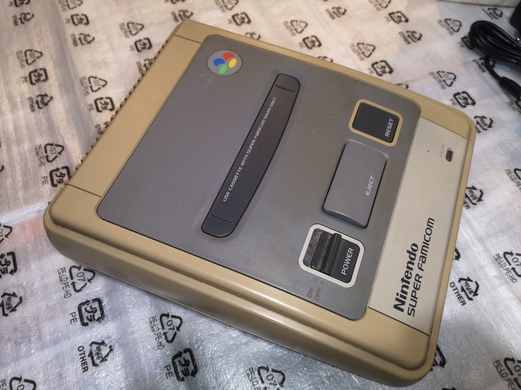 Konsola SUPER FAMICOM (SNES NTSC-JAP) w pudełku + 2 pady