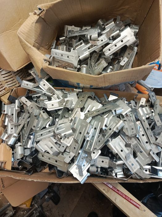 Wieszaki obrotowe i kotwowe cd60 gk, łączniki krzyżowe i wzdłużne.