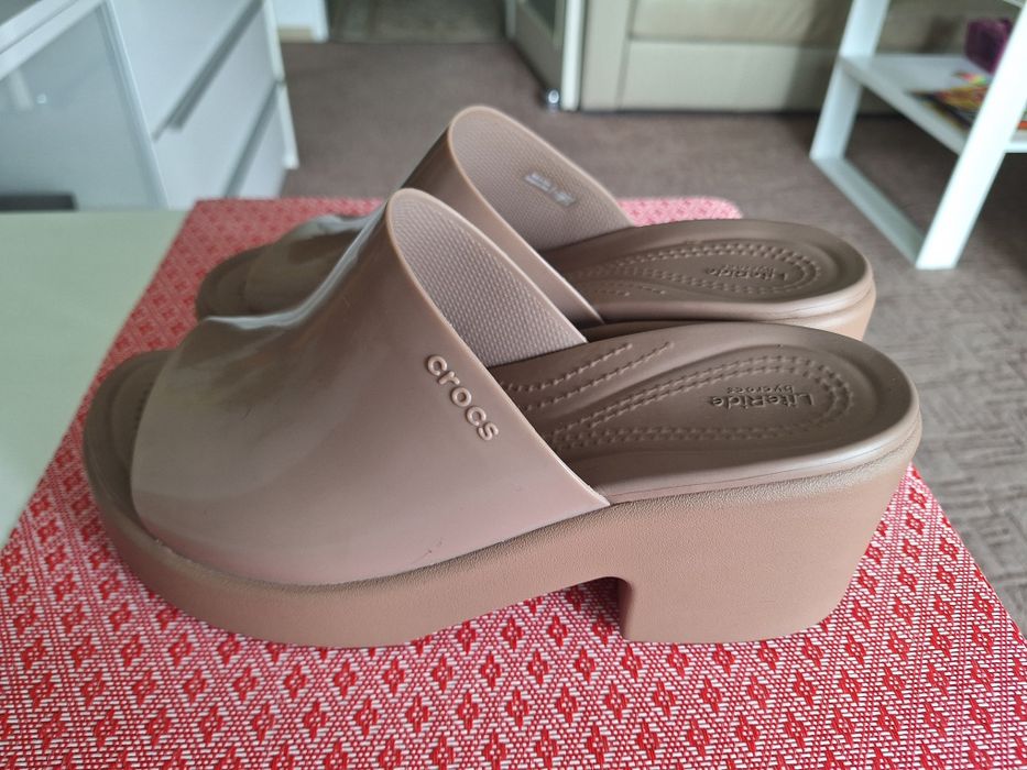 Klapki Crocs rozmiar 8, czyli 39