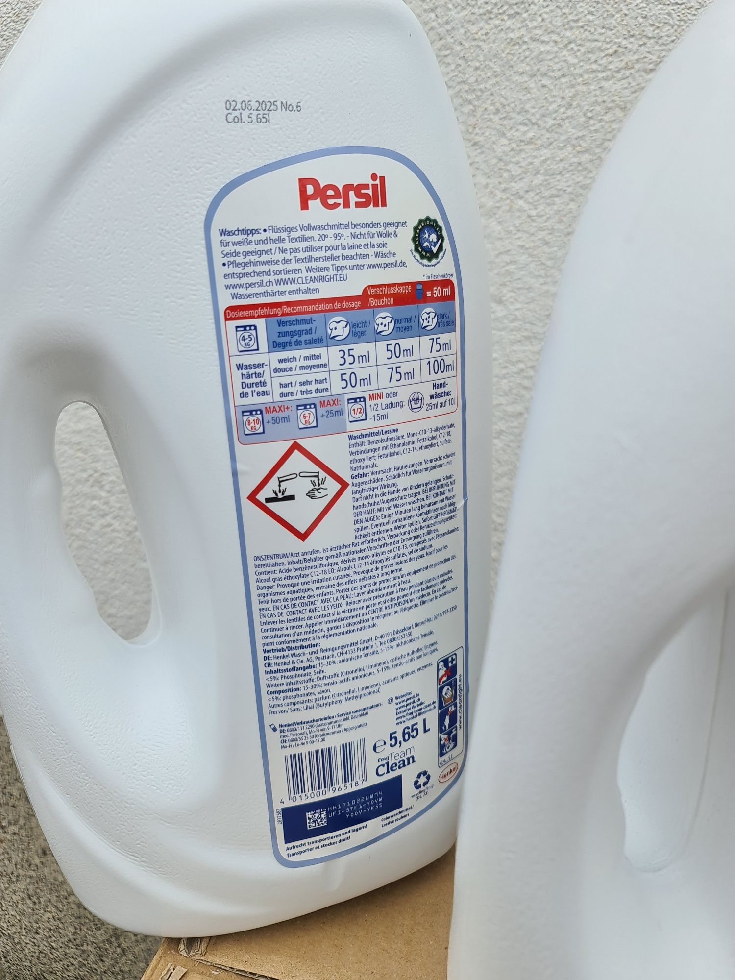 Niemiecki płyn do prania Persil do koloru lub białego. 113 prań 5.65L