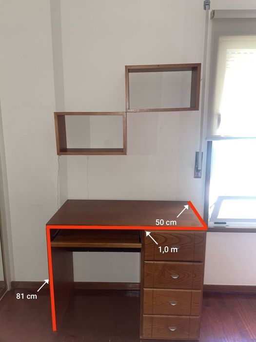 Estúdio+secretária+parteleiras