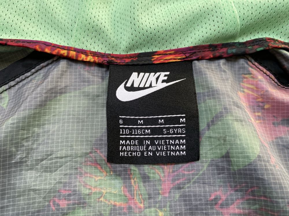 Kurtka przeciwdeszczowa Nike rozm. 110/116 cm.