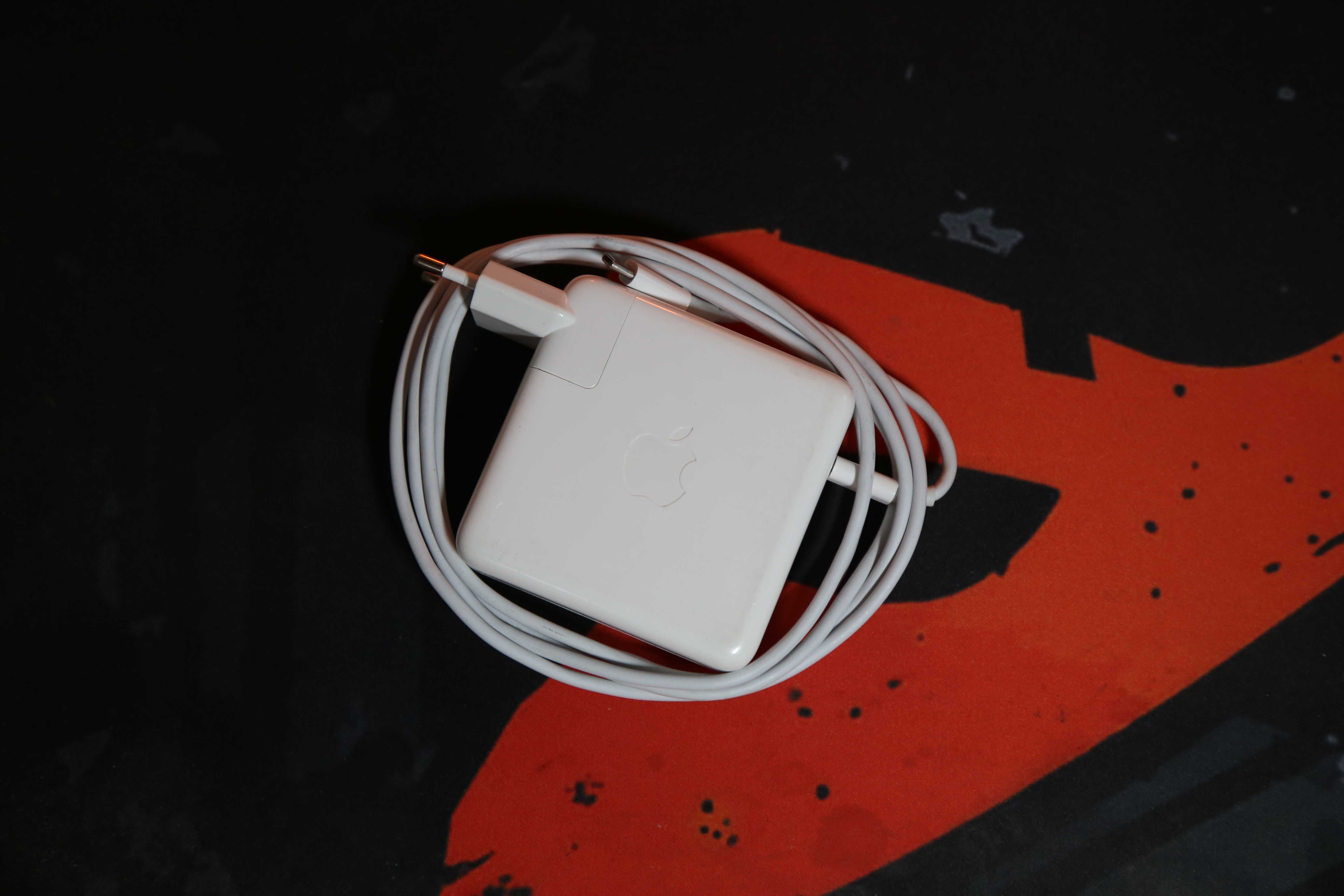 Ноутбук MacBook 15 2019 15.6" i7/Intel UHD Graphics 630/32 gb/SSD 512