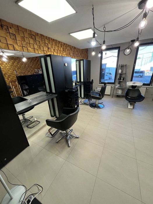 В оренду місце перукаря або колориста