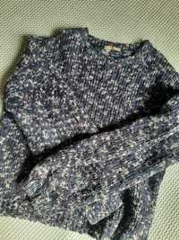 Gruby sweter z bufiastymi rękawami