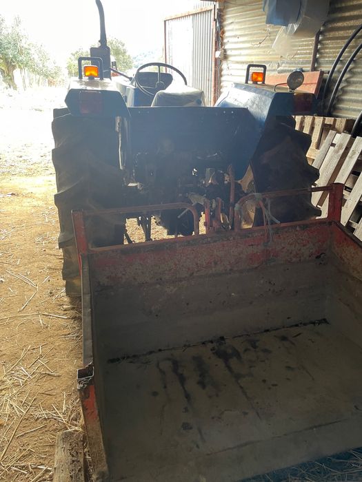 Vendo trator em muito bom estado