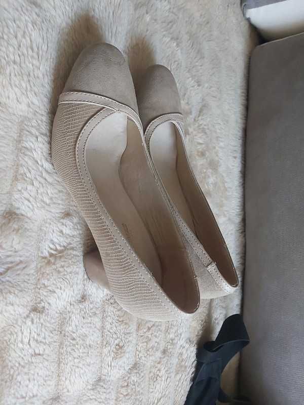 Markowe buty z firmy Clara Barson