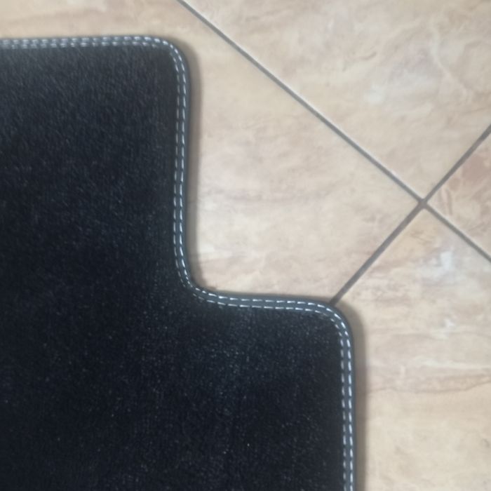 Dywaniki gumowe do auta