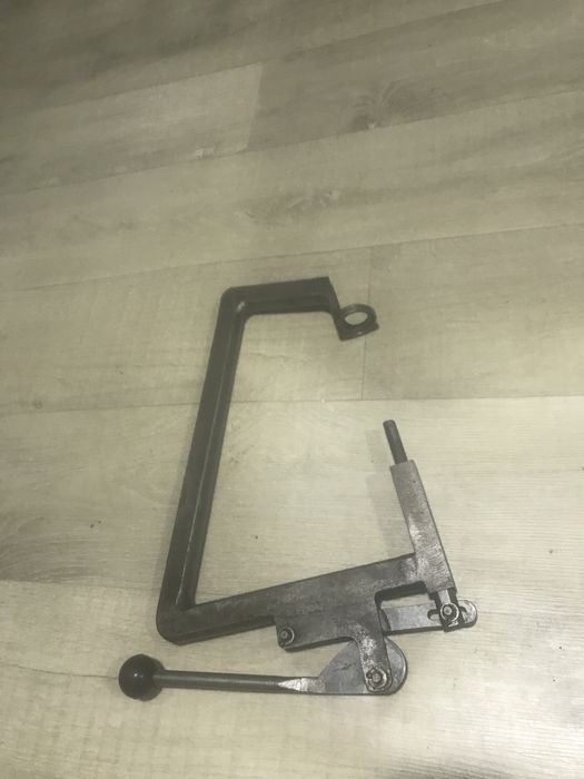 Знімач клапанів.