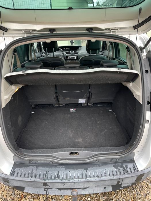 Автомобіль Renault Megane Scenic