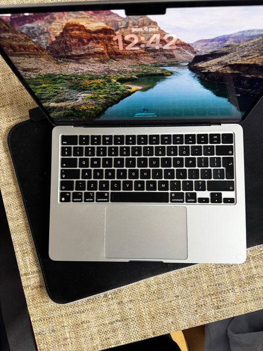 MacBook Air 13,6'' 2024  M3 8 GB 256GBB