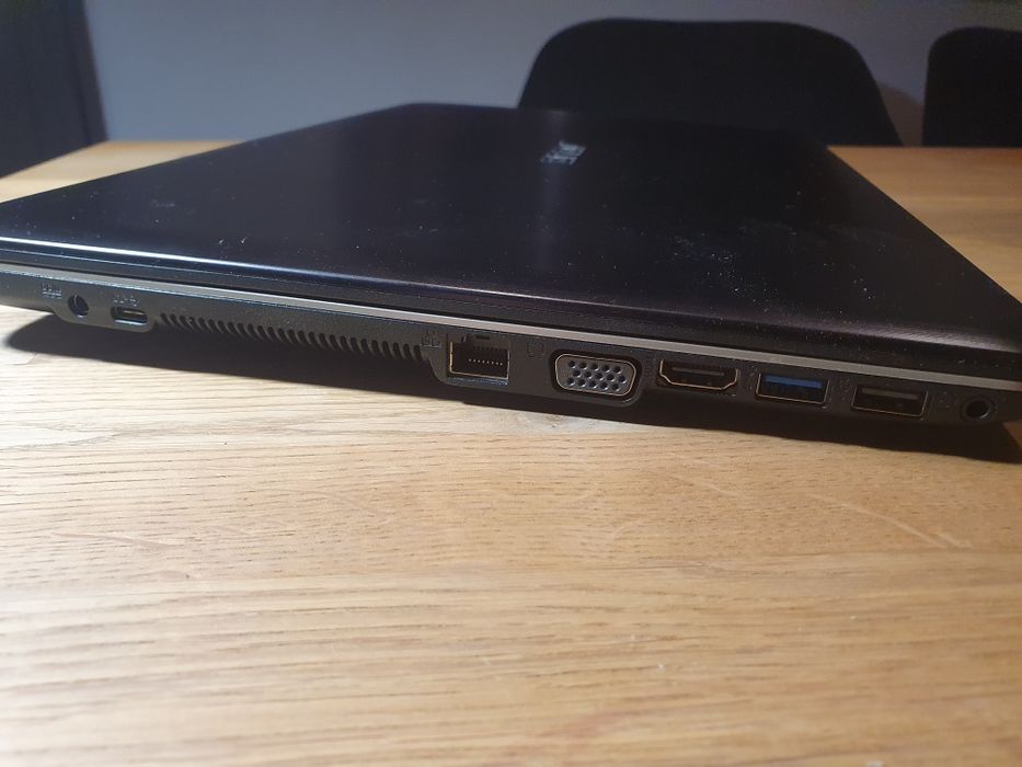 Laptop Asus R540S 15" idealny stan - Nowy dysk SSD 256GB