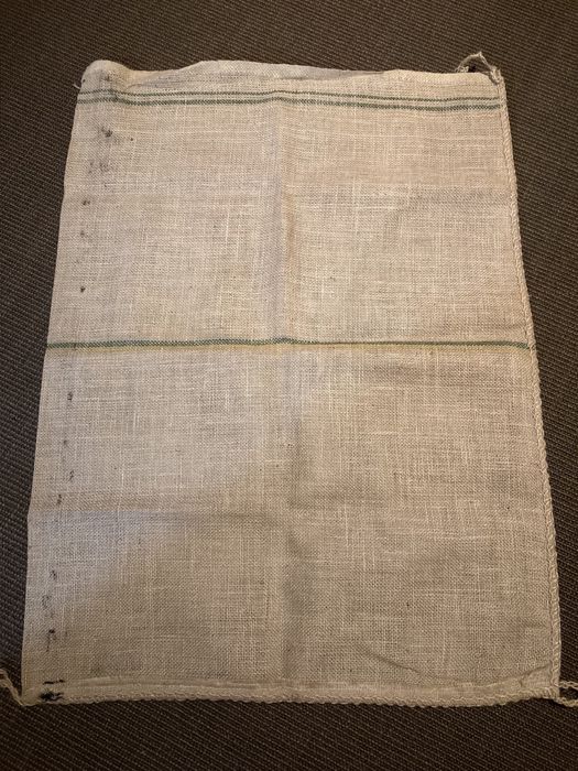 Sacos de café em sarapilheira