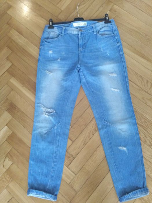 Spodnie Jeansowe  Amisu niebieskie z dekoracyjnymi dziurami r.XL/28