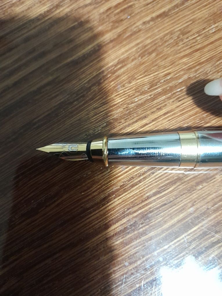 Перова ручка. Нова. 1000 грн.