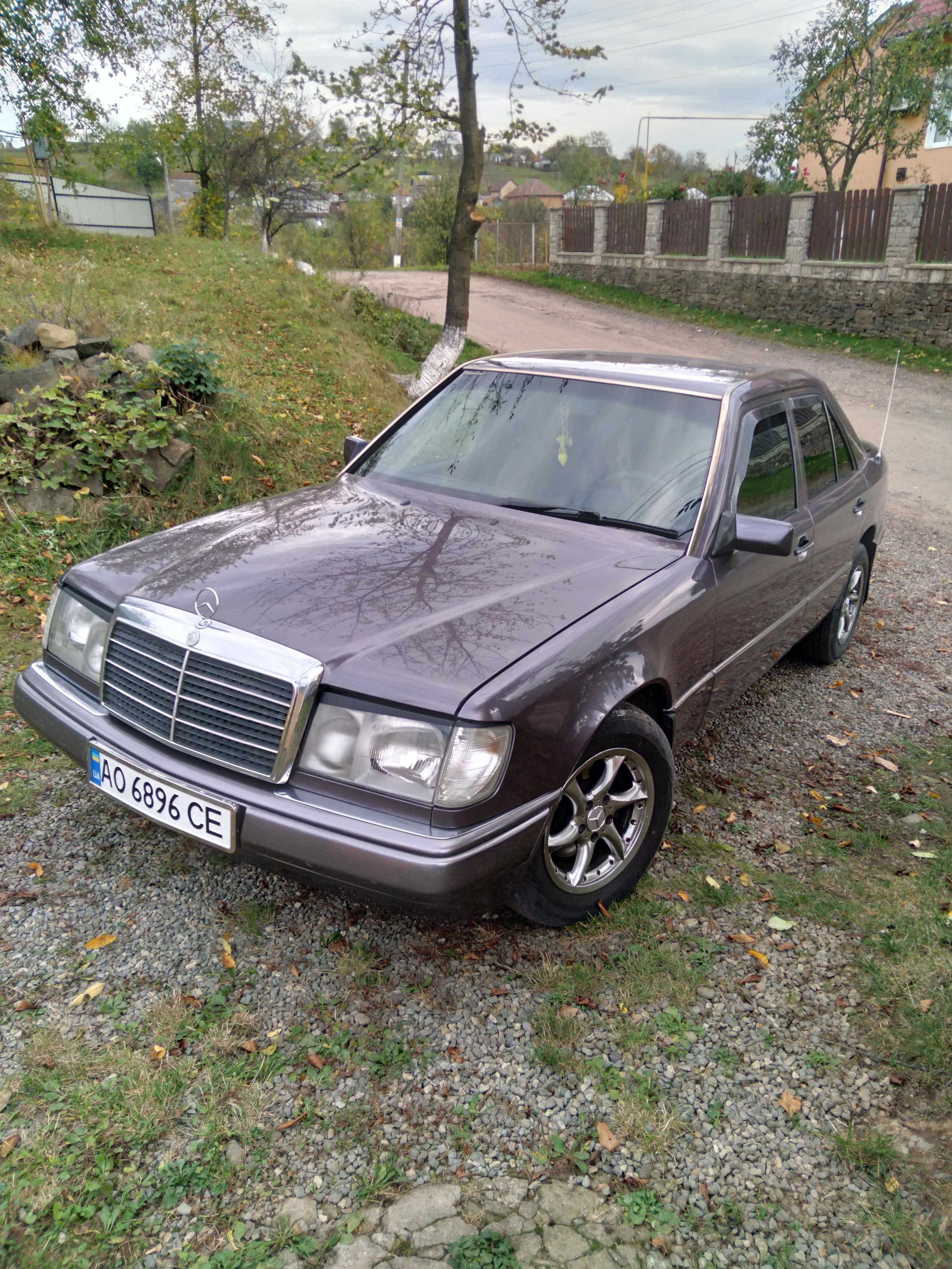 Mercedes w124. E 220.