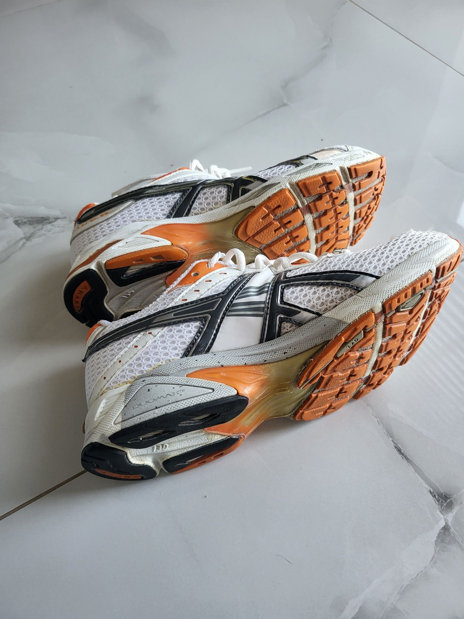 Кросівки asics 38,5розмір