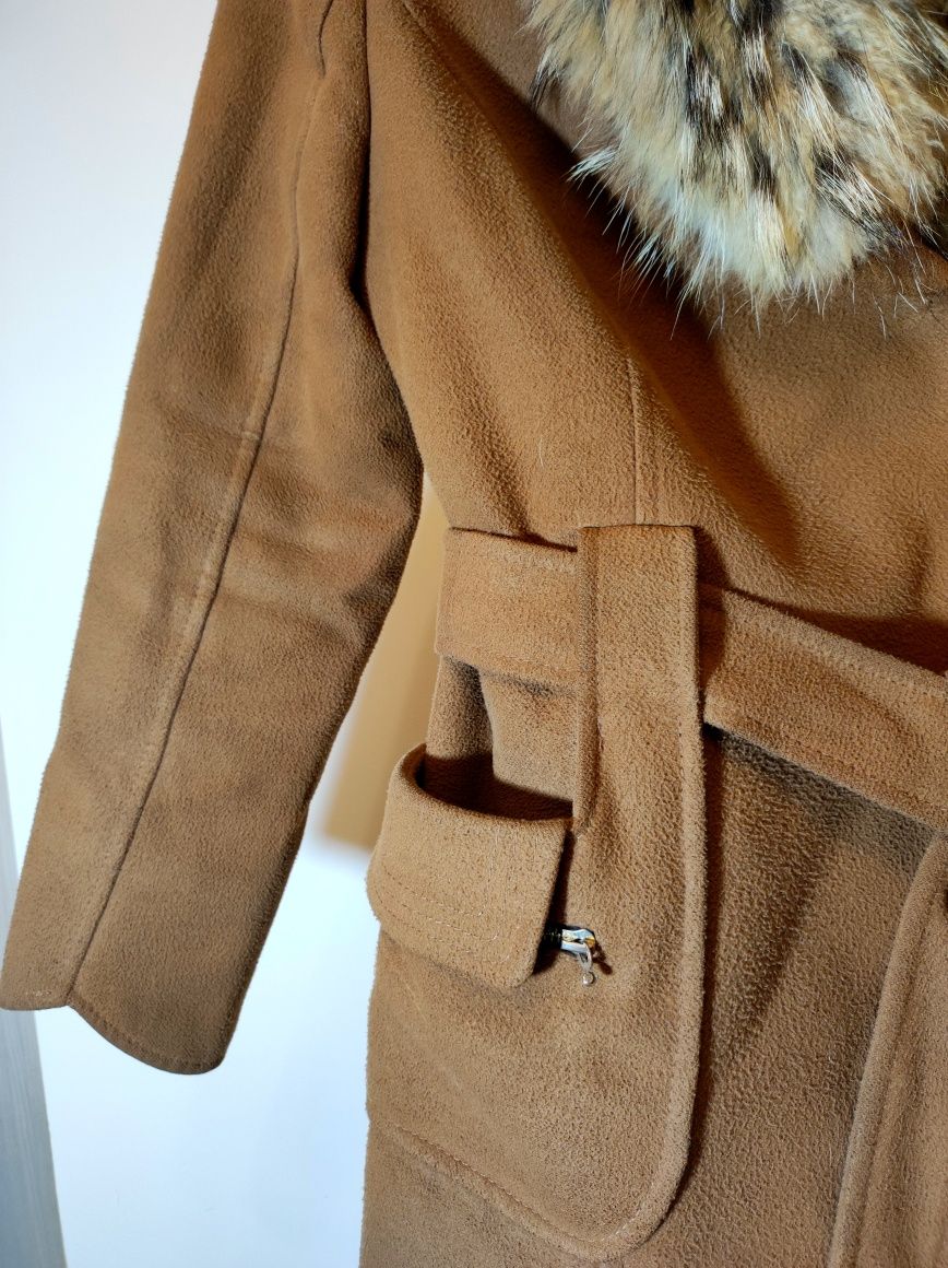 Пальто жіноче зимове з натуральним хутром