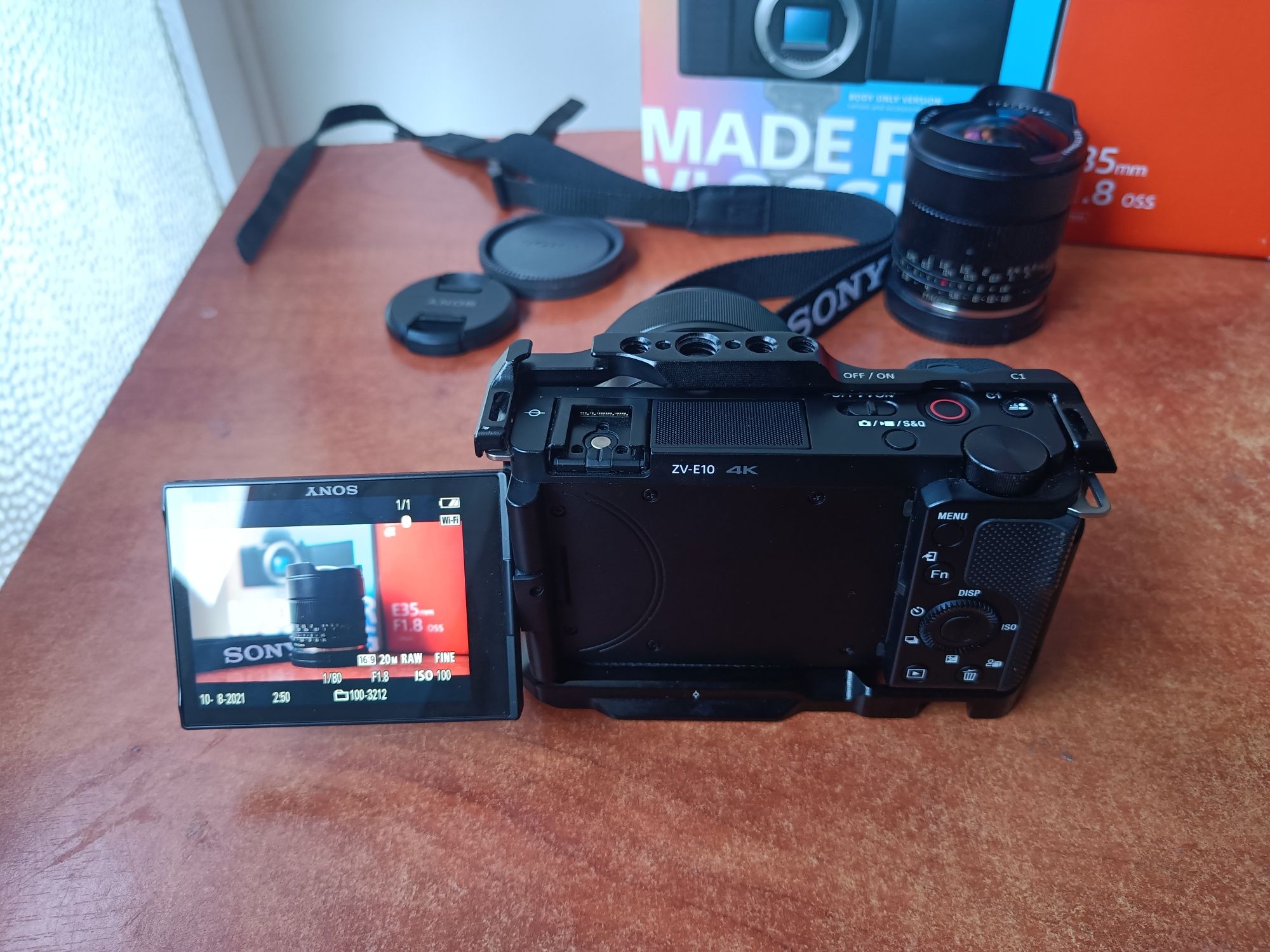 Sony ZV-E10 + Lente sony 35mm OSS f/1.8  + TT Artisan 10mm f/2 + Acess