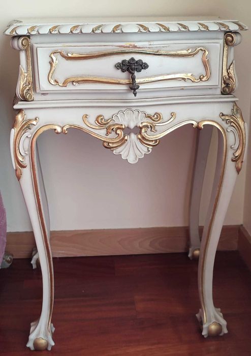 Conjunto de Mobília de Quarto Lacada – Elegância e Funcionalidade