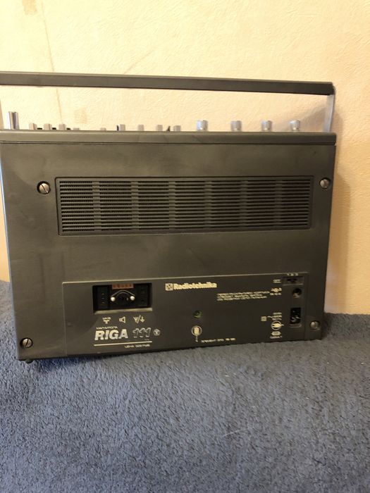 Продам магнитолу Рига 111