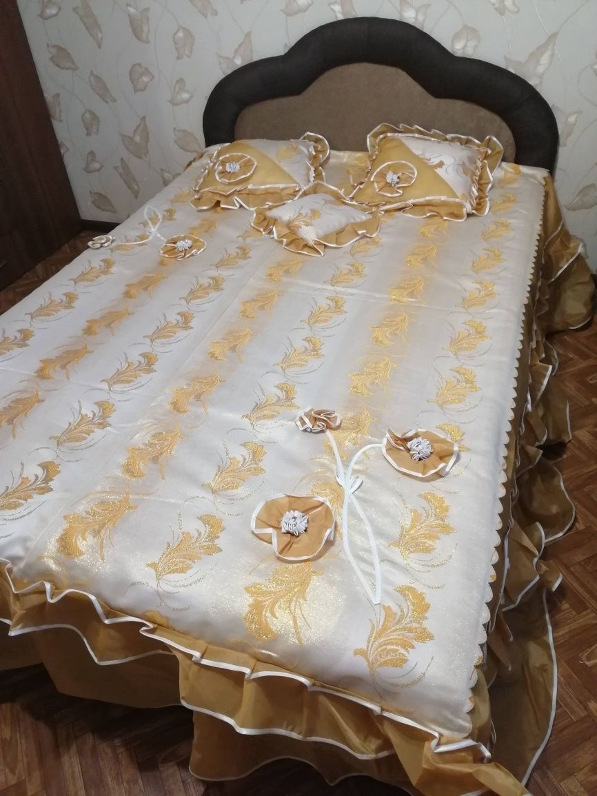 Покрывало с подушками 180*220