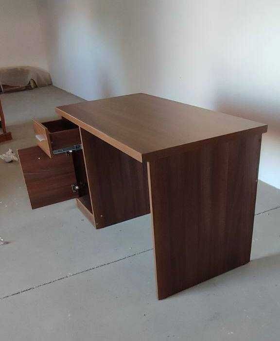 Стол офисный письменный 125*65, столешница 36 мм. ДСП EGGER