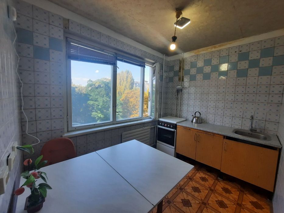 3-х кімнатна 68 м2 у серці Борщагівки! Гната Юри 12!