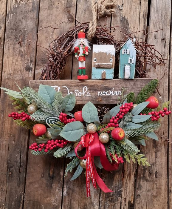 Wianek na drzwi świąteczny
