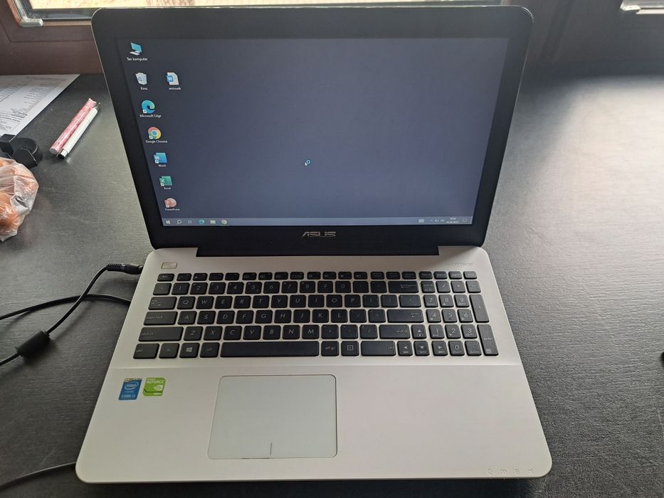 Laptop Asus R556L