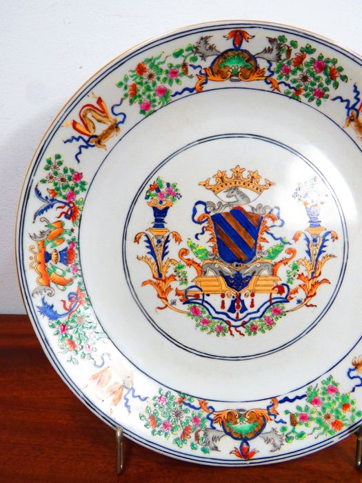 Prato brasonado da UW.