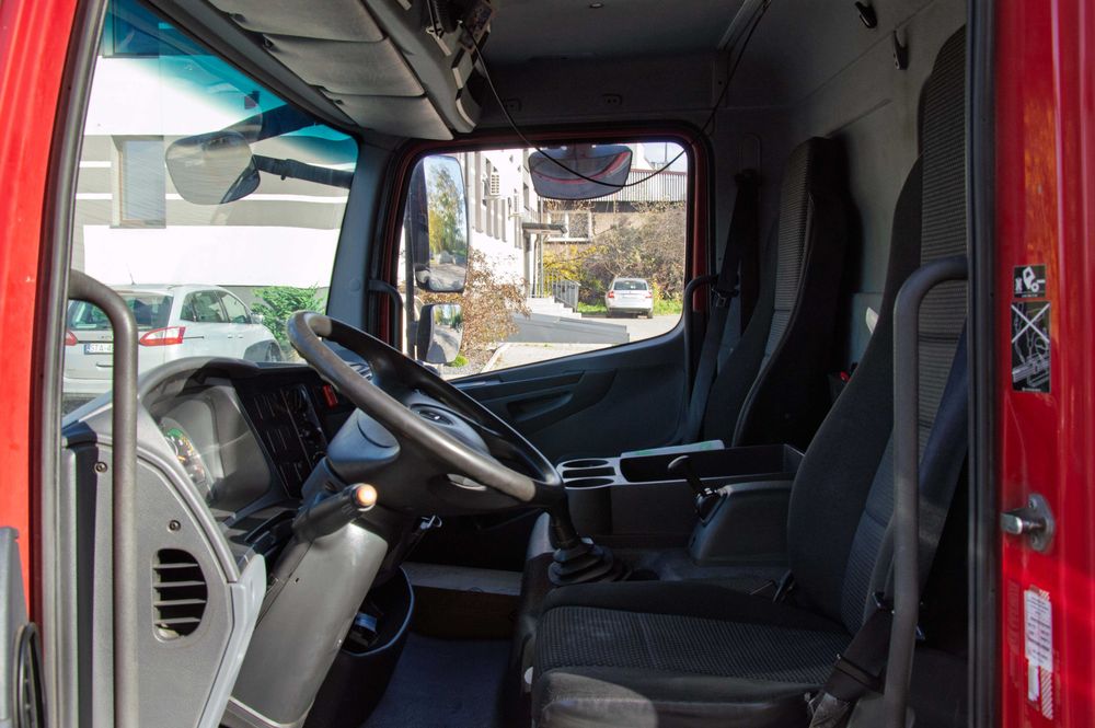 Mercedes Benz Atego 1218 rok 2013 winda izoterma super stan