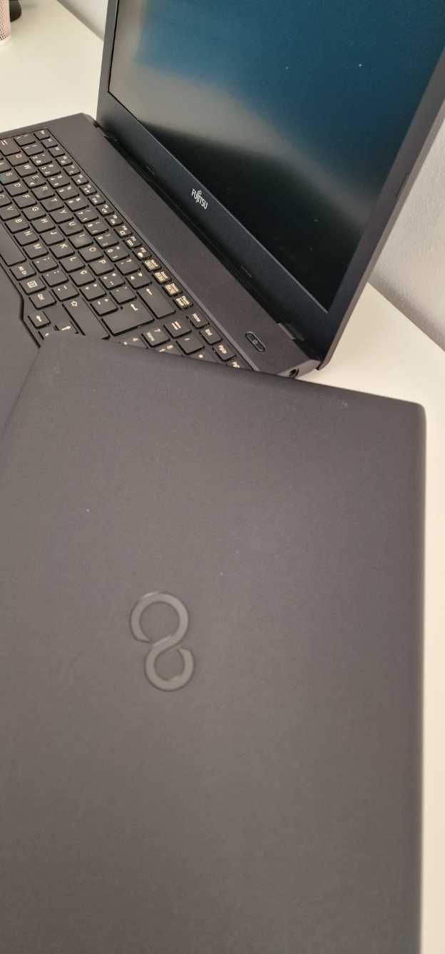 Fujitsu 15,5 i3-6006U 8GB 128GB SSD Win11 Pro+Office