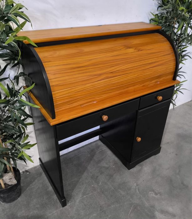 Bardzo ładny drewniany sekretarzyk. Dowóz