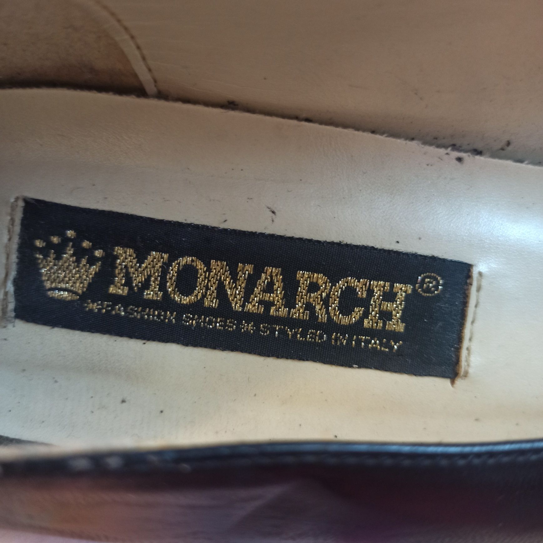 Породам кожаные туфли р 41  Monarch