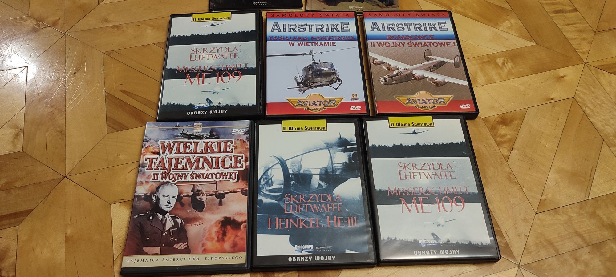 6 filmów DVD + dwie książki o tematyce historycznej wojennej.