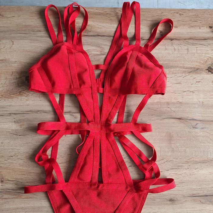 Seksowne body bandażowe Kelly Milano