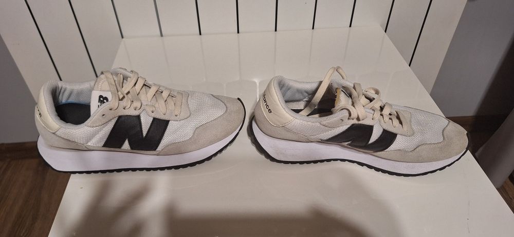 Buty new balance  237 42,5 stan bardzo dobry