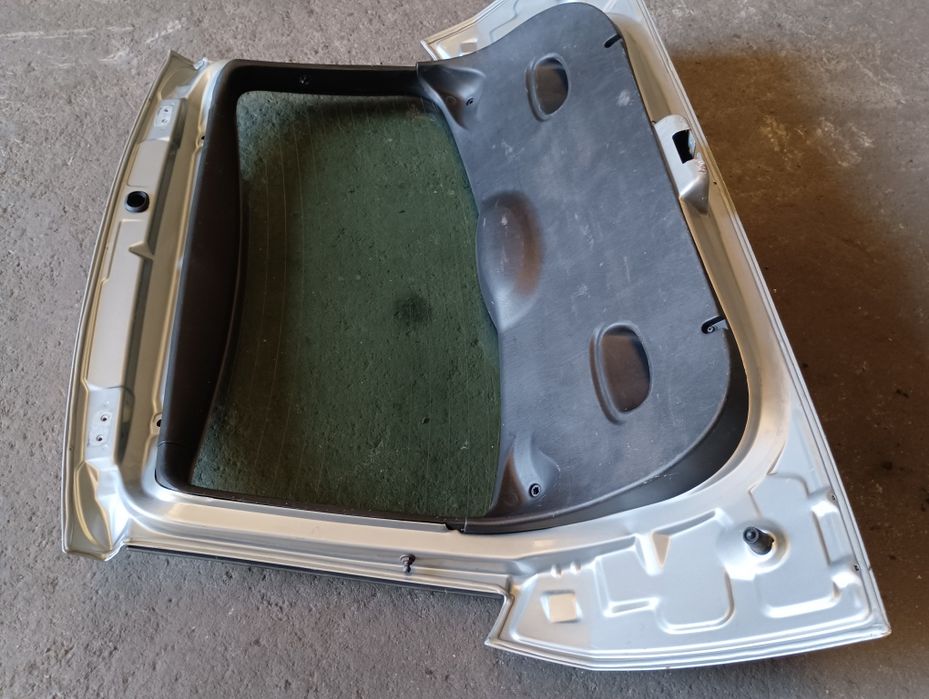 Tampa da mala Ford Focus do ano 2002