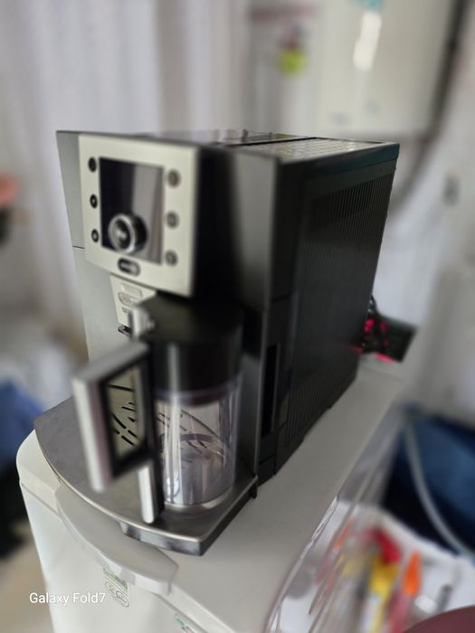 Кавомашина Delonghi Fust + молочник 23рік