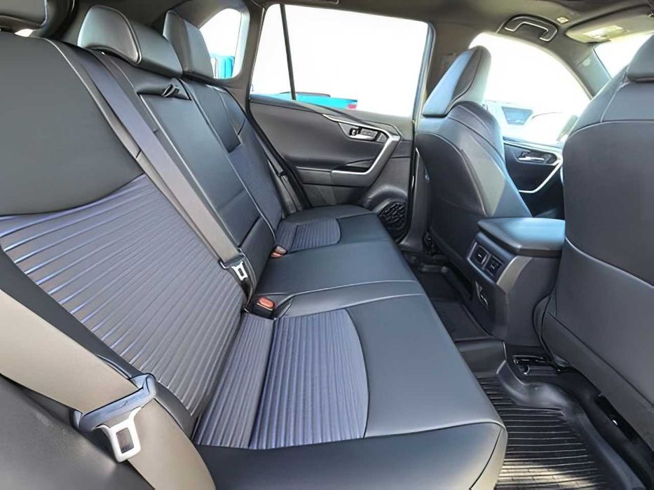 Toyota RAV4      2024