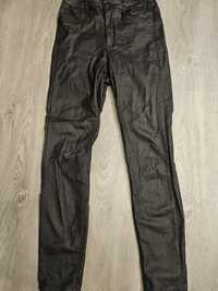 Czarne woskowane spodnie r S