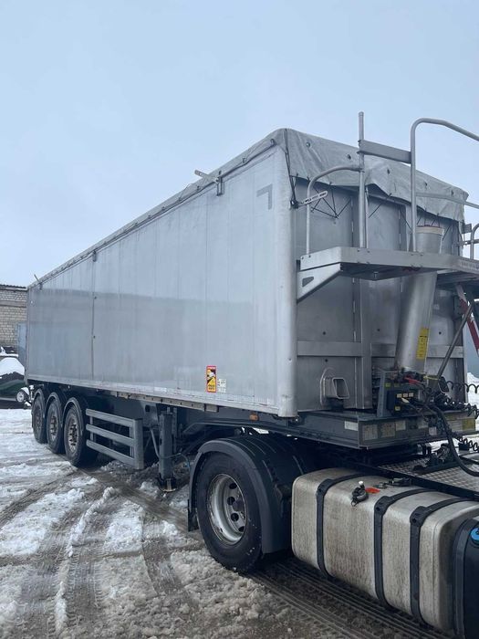 самосвал напівпричіп